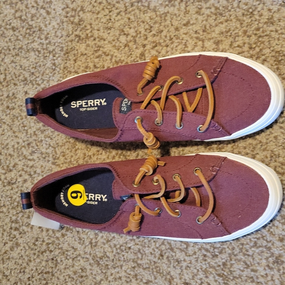 Brand new burgundy Women's Sperrys size 9